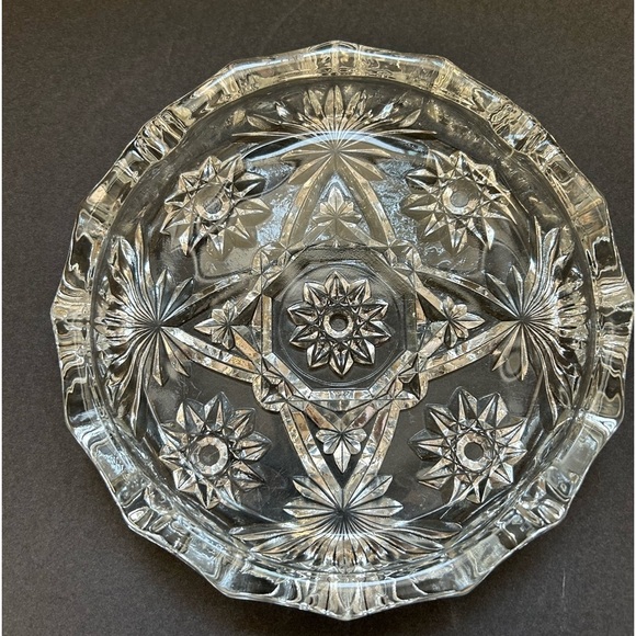EAPC VINTAGE ANCHOR HOCKING  CUT GLASS STAR OF DAVID PATTERN ASHTRAY - Picture 2 of 5